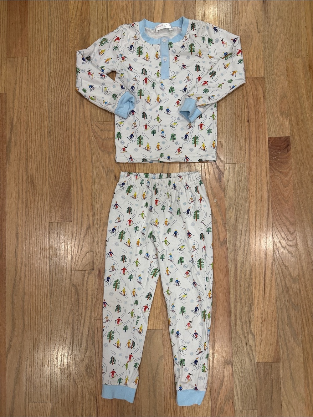 Cecil and Lou White Kids Ski Print Pajama Set with Light Blue Trim 4T unisex